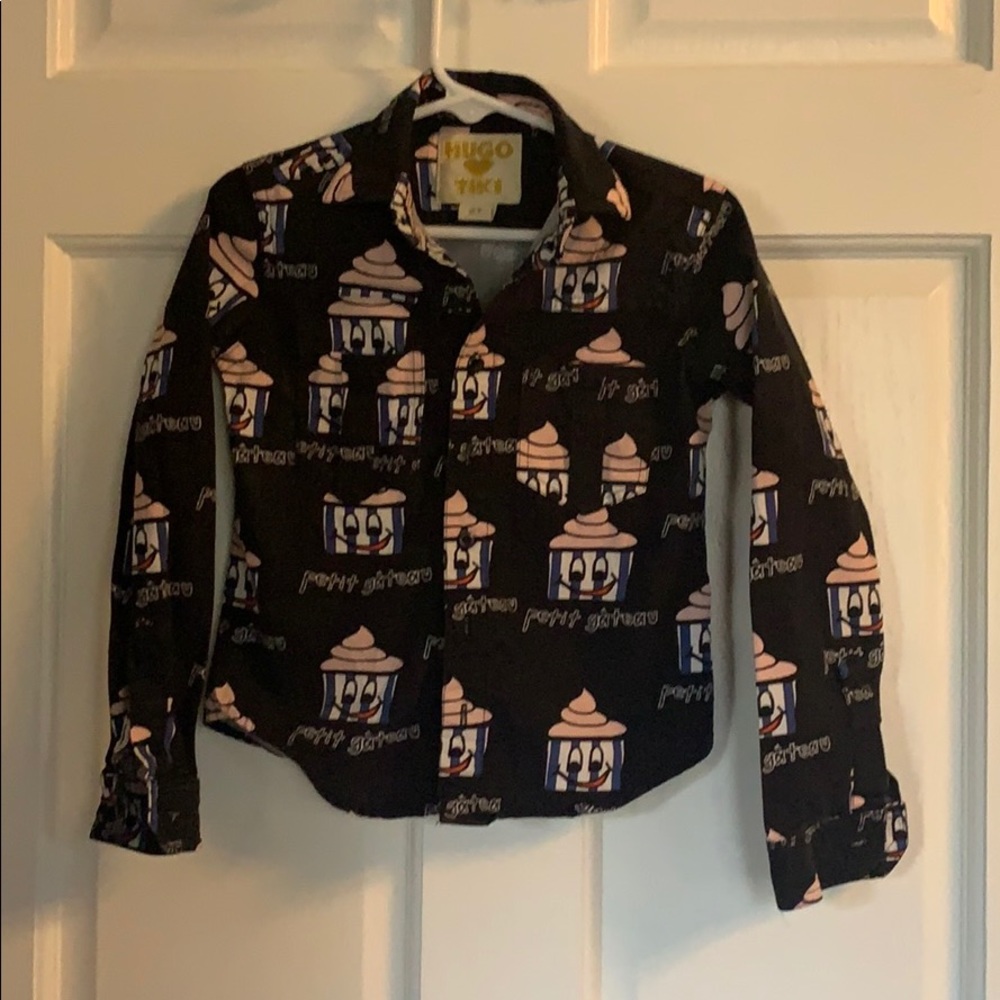 Hugo 🧡 Tiki cupcake button down
